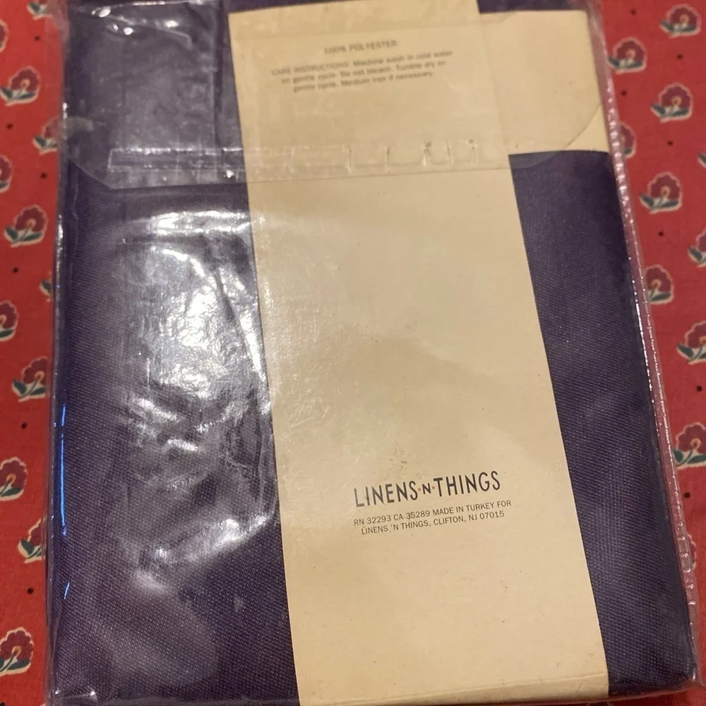 VTG LNT Oxford LAVENDER‎ 70 INCH  ROUND TABLE CLOTH - NEW IN PACKAGE - WASHABLE